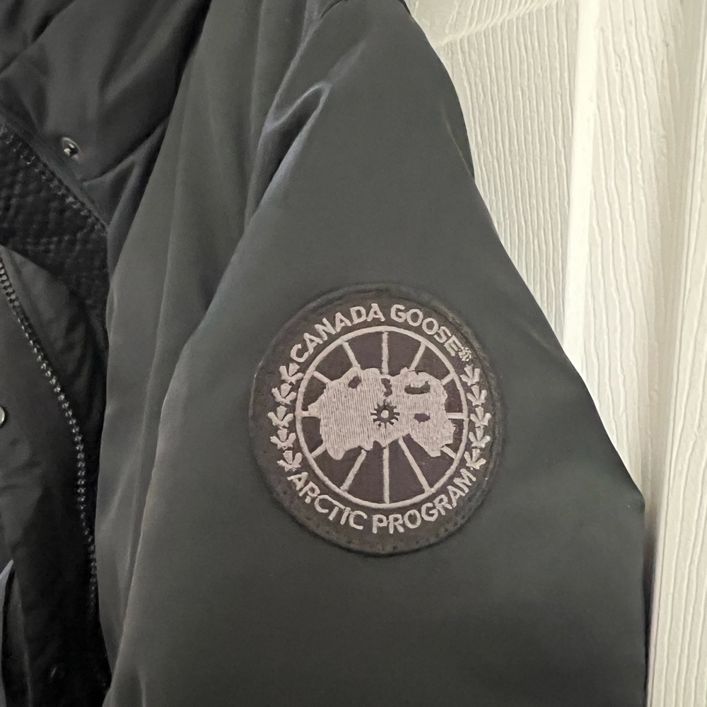 🎄🥗Like new condition Canada Goose MCKENNA Coat Black Size M - Picture 7 of 15